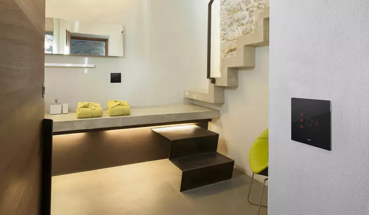 Albergo con lettore di card eikon tactil