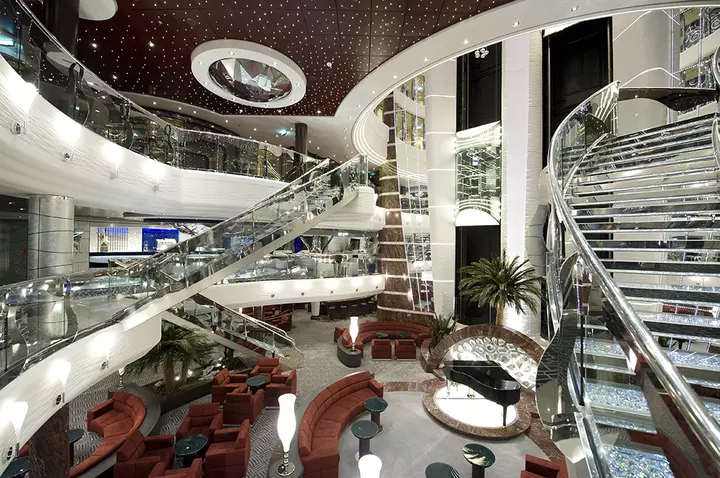 Nave crociera msc divina eikon plana zona giorno