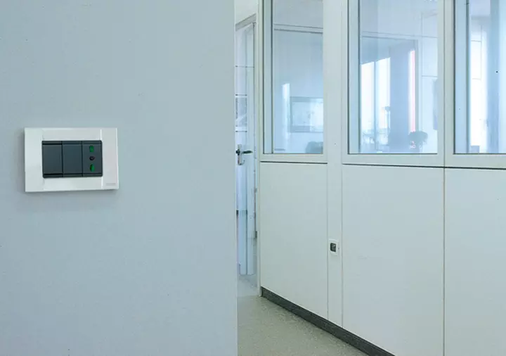 Terziario arco di trofarello torino idea particolare placca muro