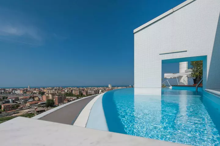 Torri camuzzi pescara piscina panoramica esterno