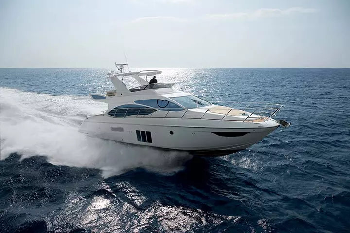 Yacht azimut plana panoramica