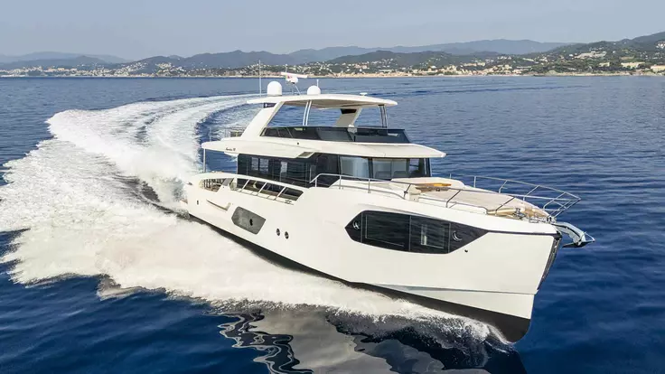 Copertina-Absolute Navetta 70: il primo yacht allestito con l’innovativa serie Linea