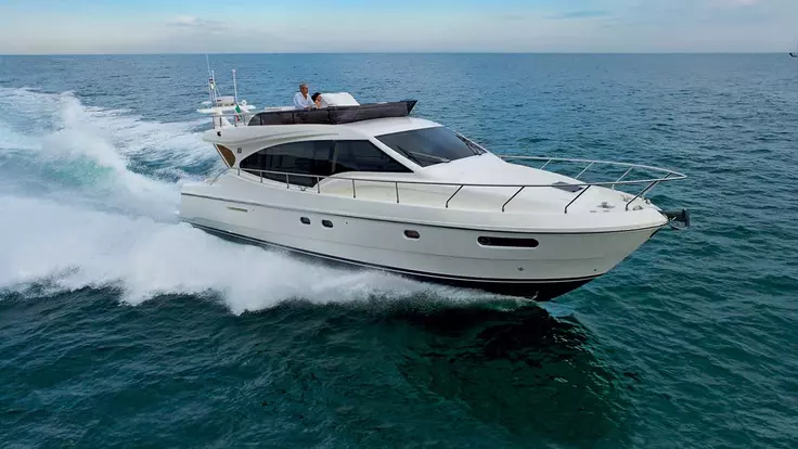 Yacht ferretti idea frontale