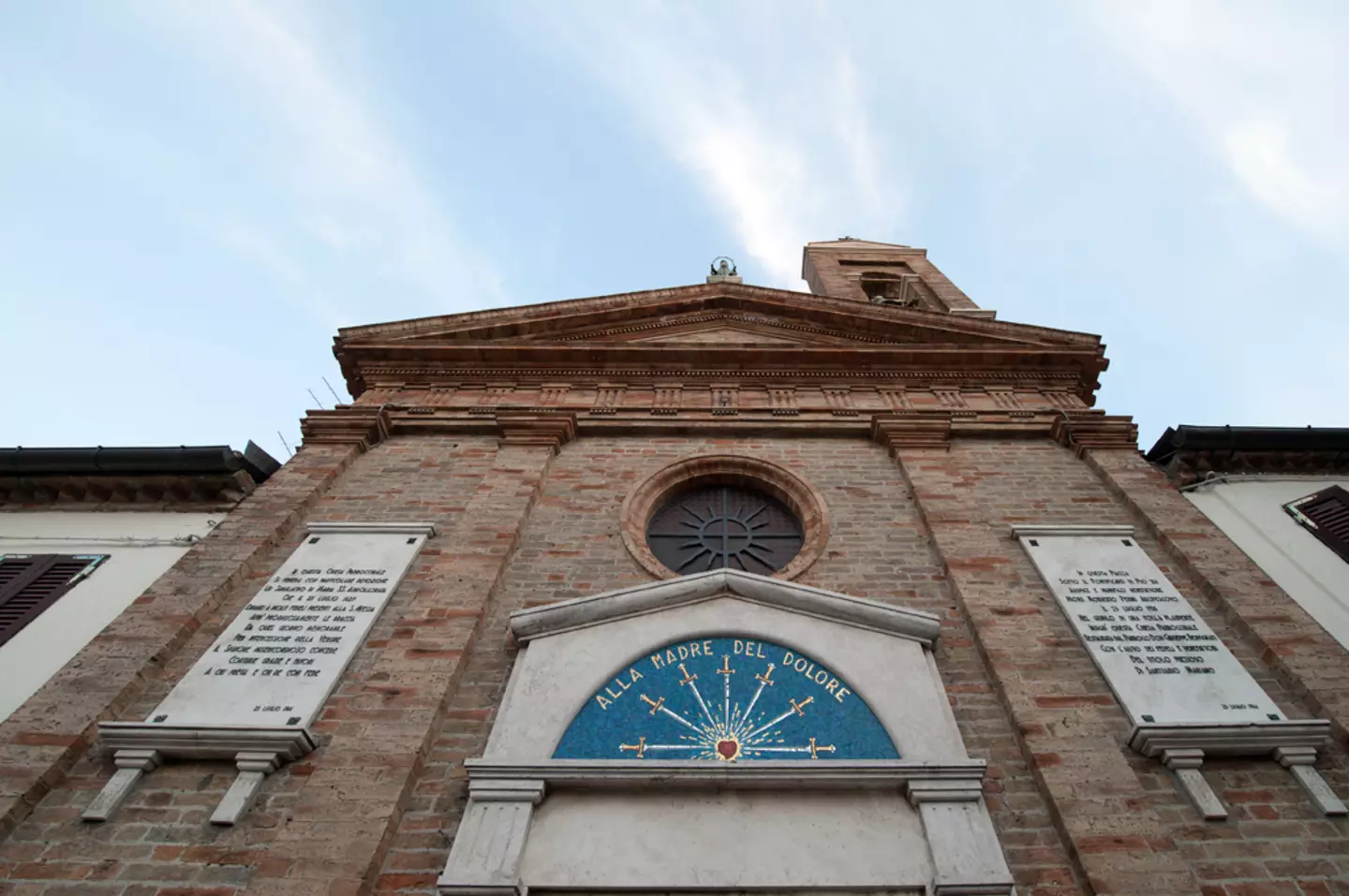 Edifici storici porto sant elpidio marche eikon faccia esterna propsettiva dal basso