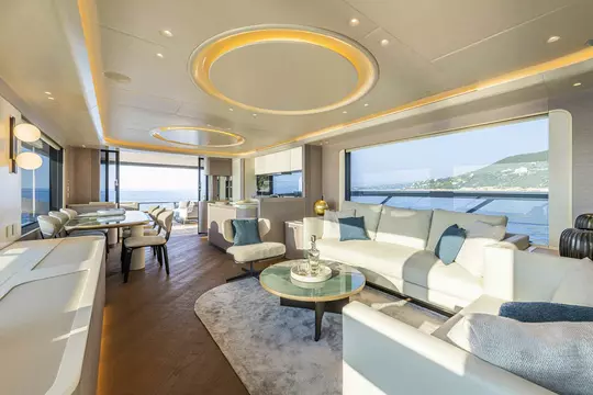 Absolute Navetta 70: il primo yacht allestito con l’innovativa serie Linea